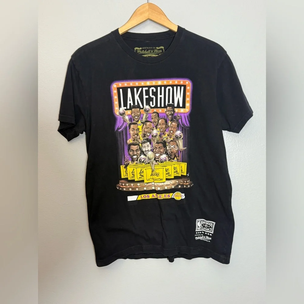 Mitchell & Ness NBA Los Angeles Lakers Lakeshow Graphic Cartoon Tee | Medium - Picture 1 of 5